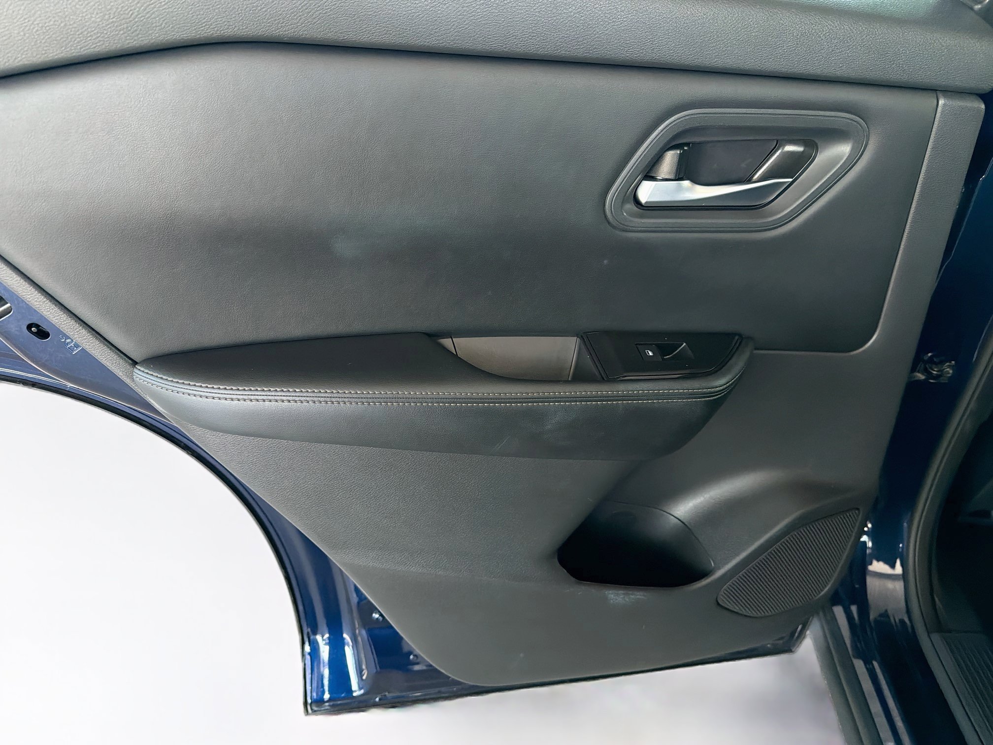 Used 2025 Nissan Rogue SV AWD/4WD image 25