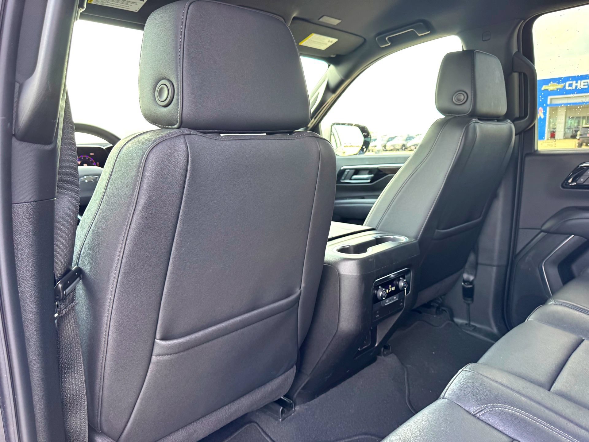 Used 2025 Chevrolet Suburban Z71 AWD/4WD image 31