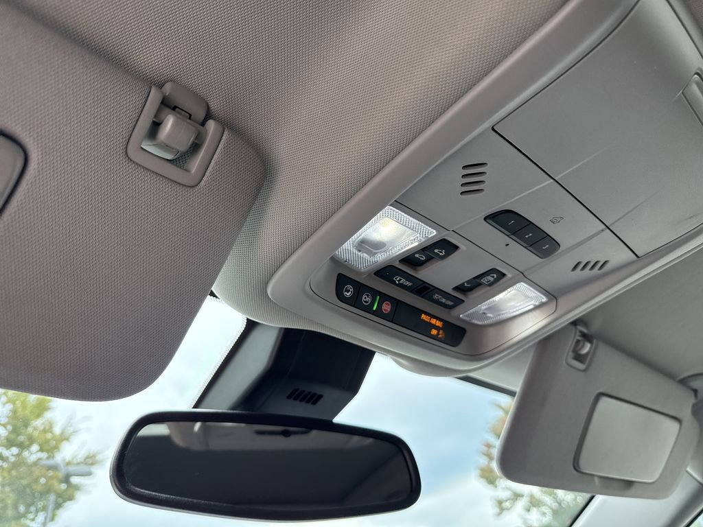 Used 2022 GMC Terrain SLT w/ Elevation Edition image 24