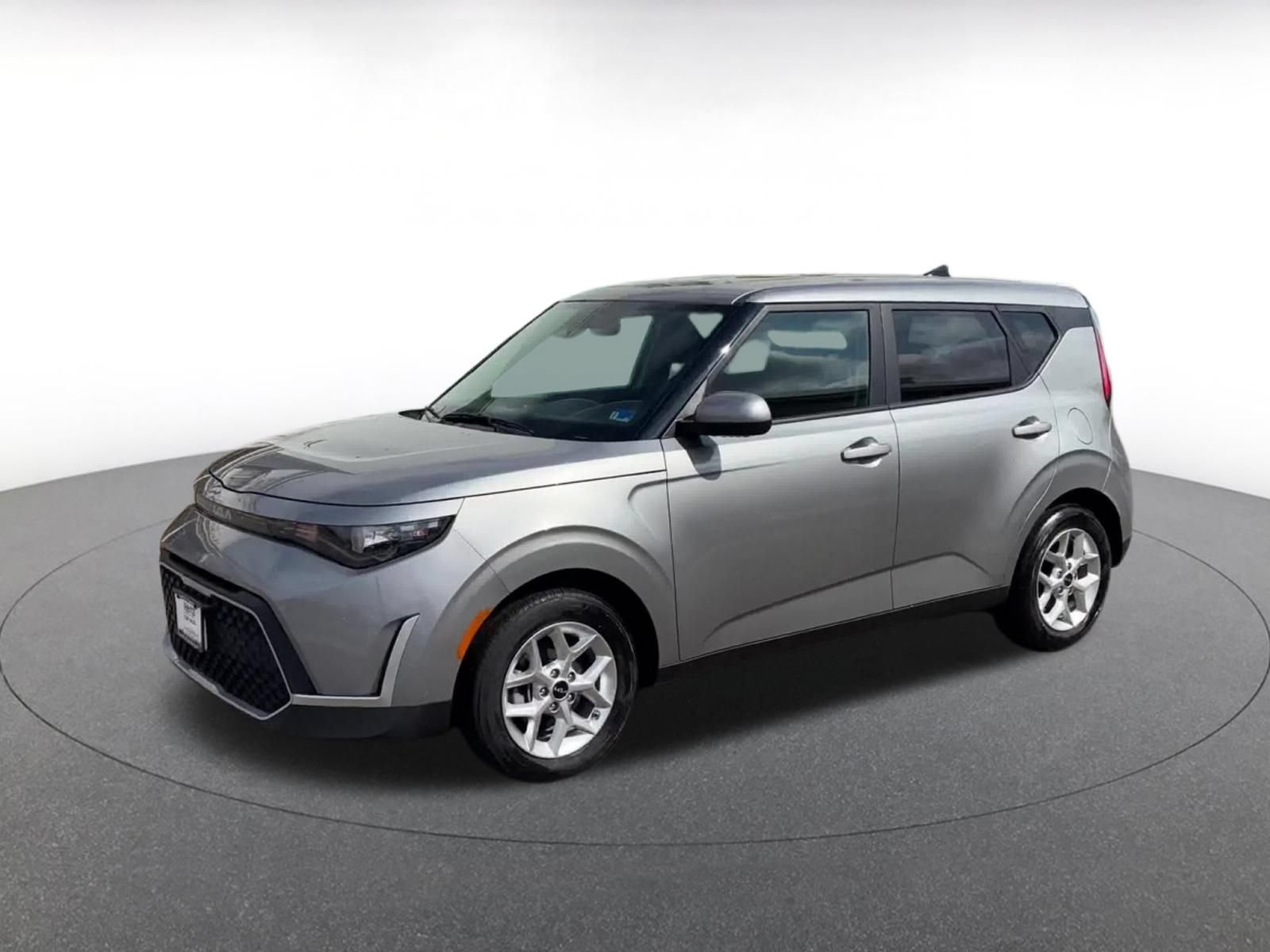 Used 2025 Kia Soul LX w/ LX Technology Package FWD image 6