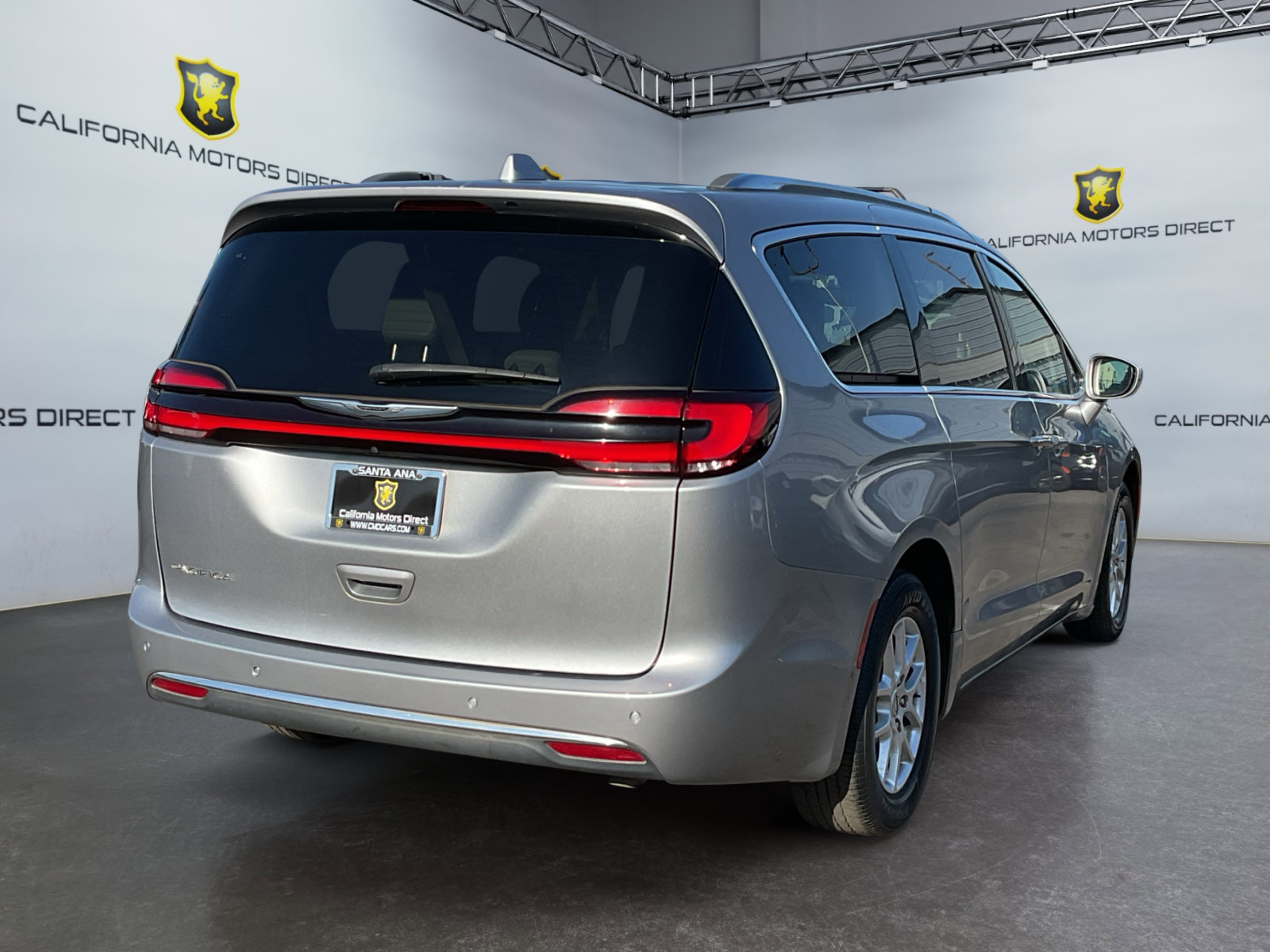 Used 2021 Chrysler Pacifica Touring-L FWD image 5