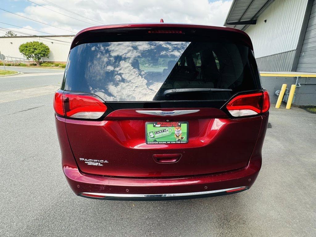 Used 2019 Chrysler Pacifica Touring-L w/ Advanced Safetytec Group FWD image 4