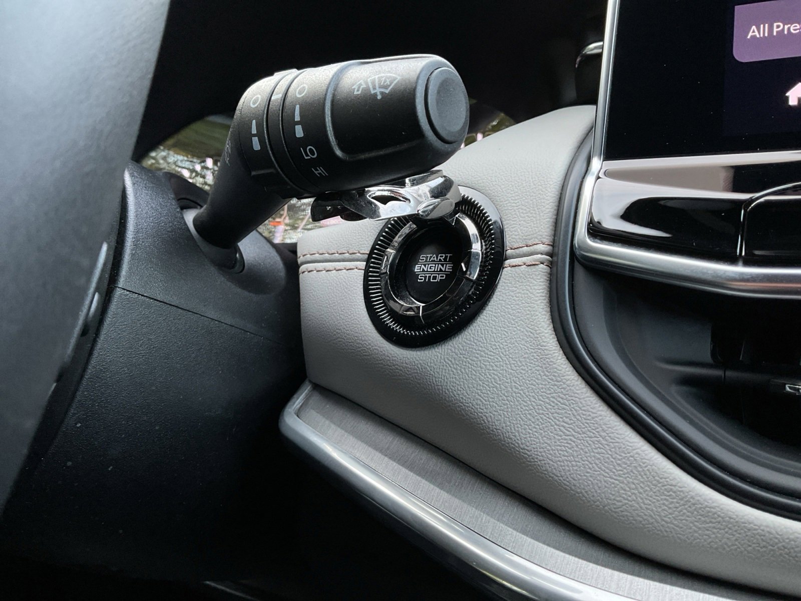 Used 2024 Jeep Compass Limited image 23