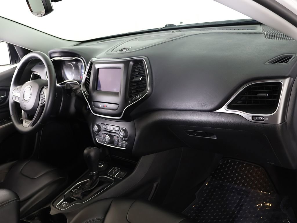 Used 2019 Jeep Cherokee Latitude Plus w/ Comfort/Convenience Group image 29