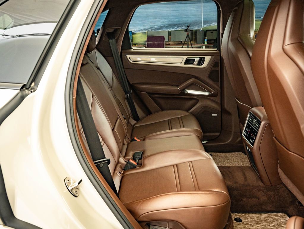 Certified 2021 Porsche Cayenne Turbo AWD/4WD image 32