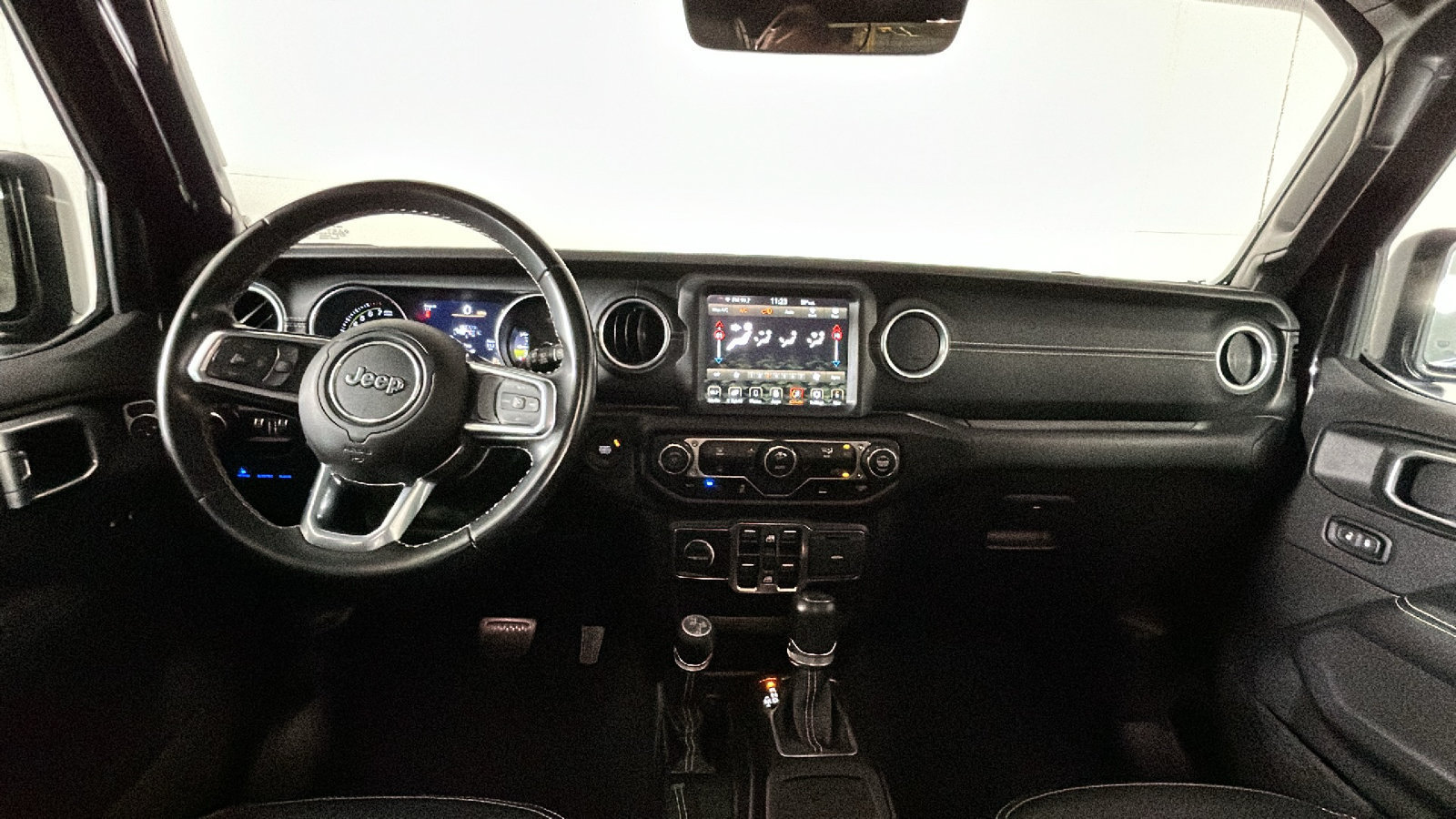 Used 2022 Jeep Wrangler Unlimited Sahara AWD/4WD image 31