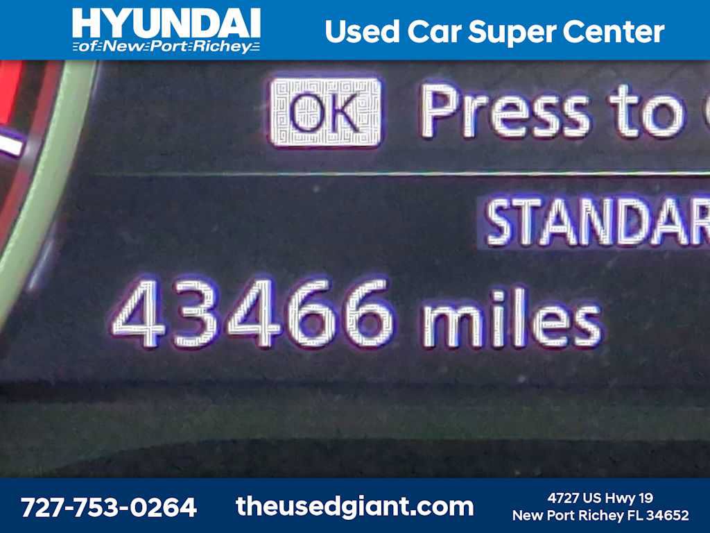 Used 2022 Nissan Rogue SV w/ SV Premium Package FWD image 32