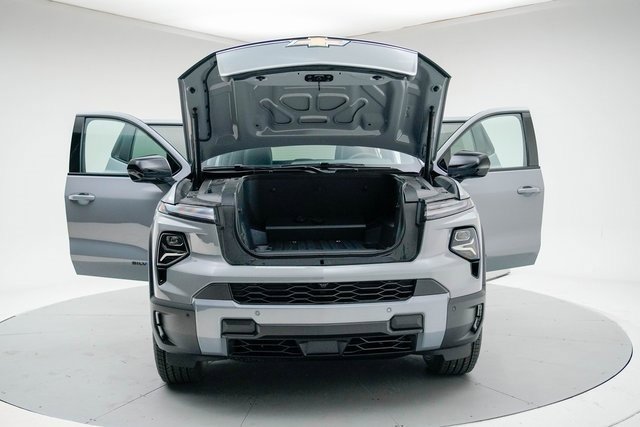 New 2025 Chevrolet Silverado EV LT image 16