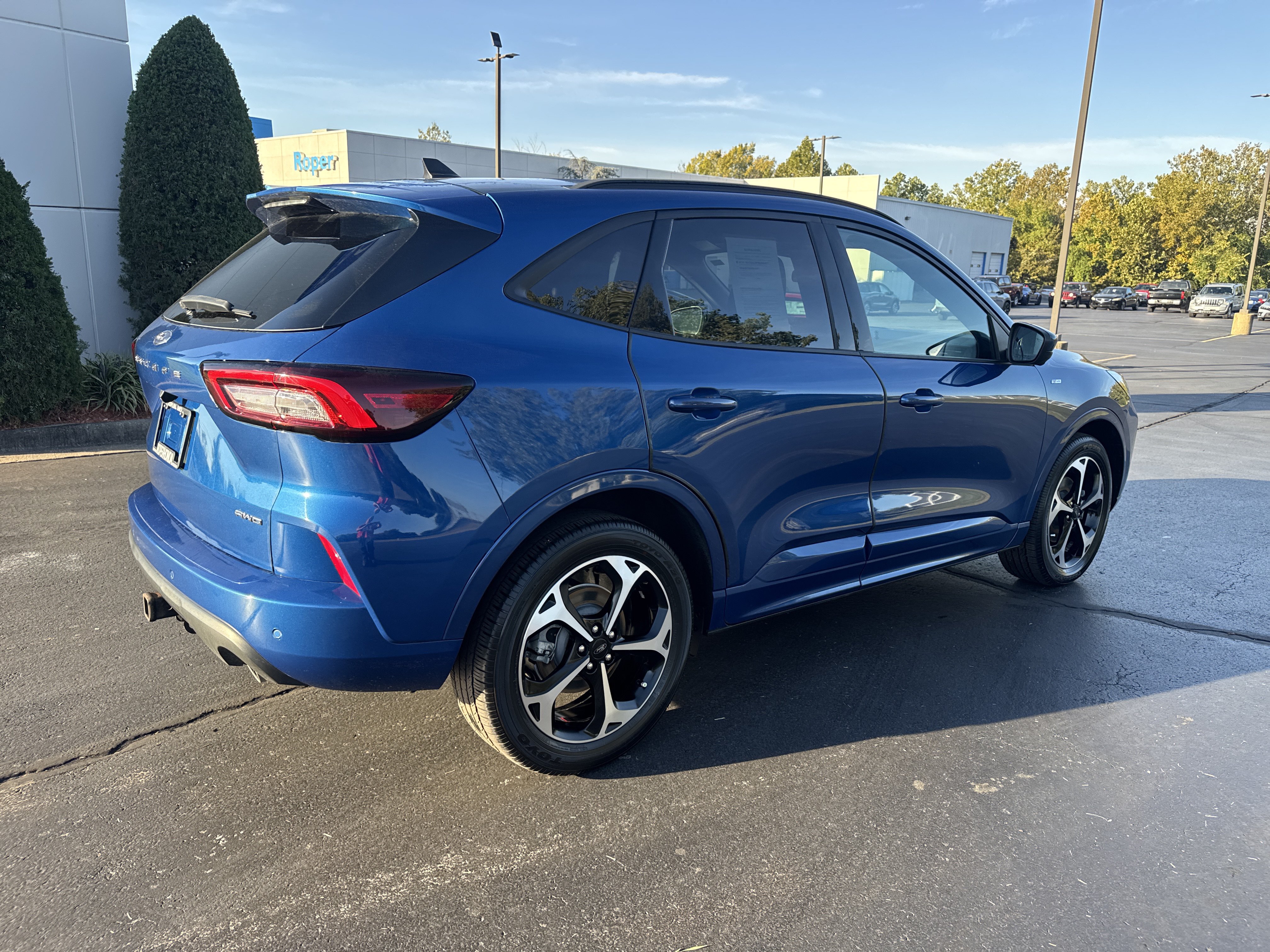 Used 2023 Ford Escape ST-Line Select w/ Tech Pack #2 AWD/4WD image 4