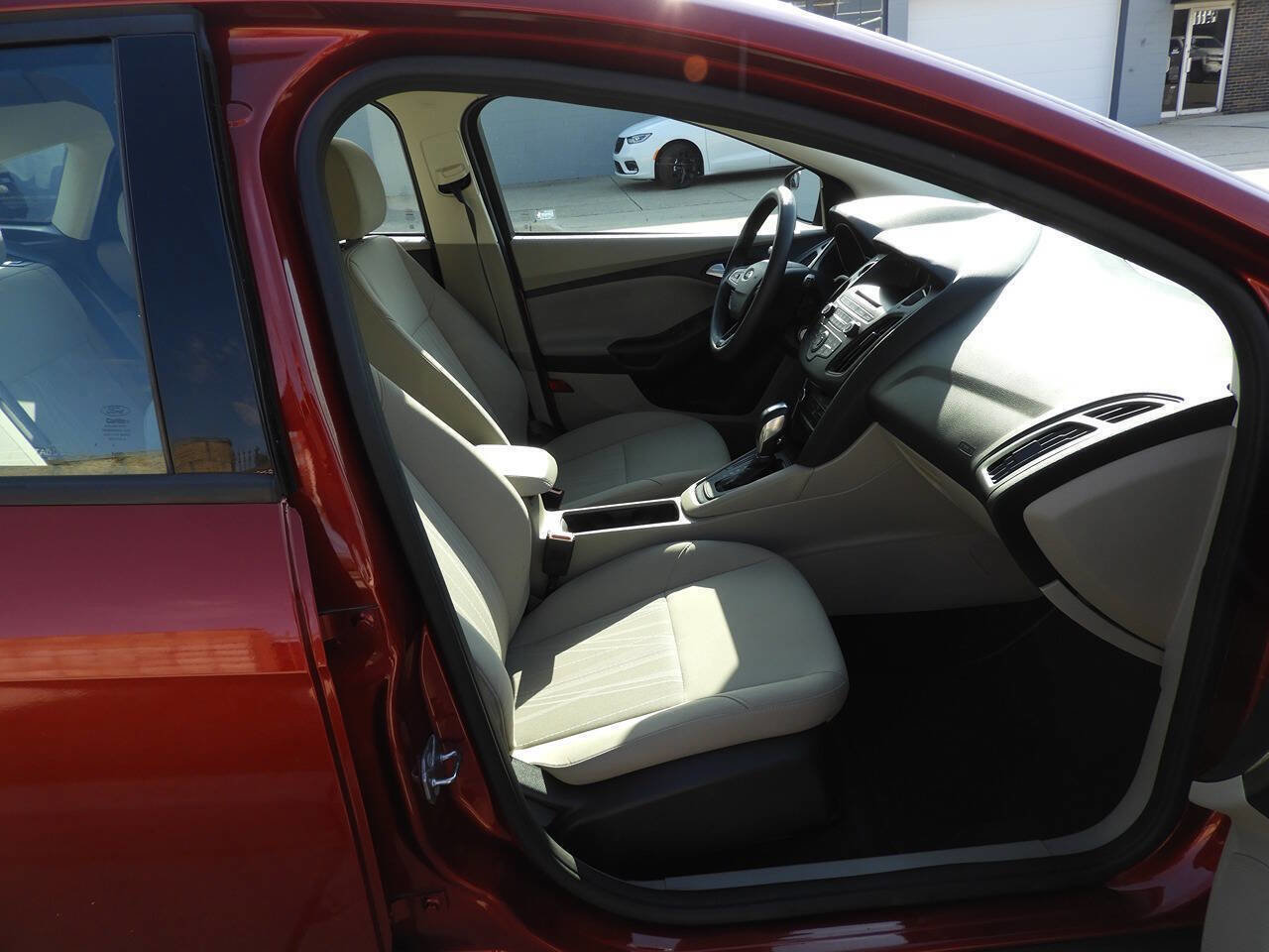 Used 2016 Ford Focus SE image 31