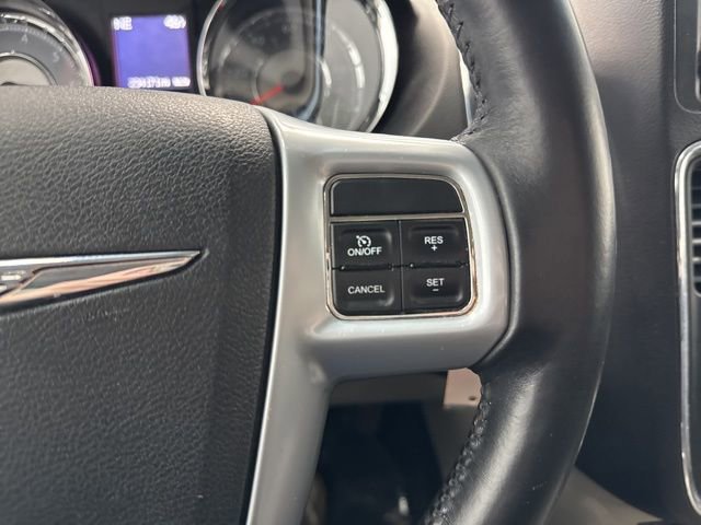 Used 2013 Chrysler Town & Country Touring image 37