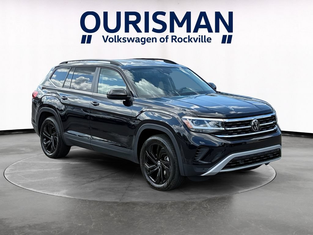 Used 2023 Volkswagen Atlas SE w/ Black Wheel Package