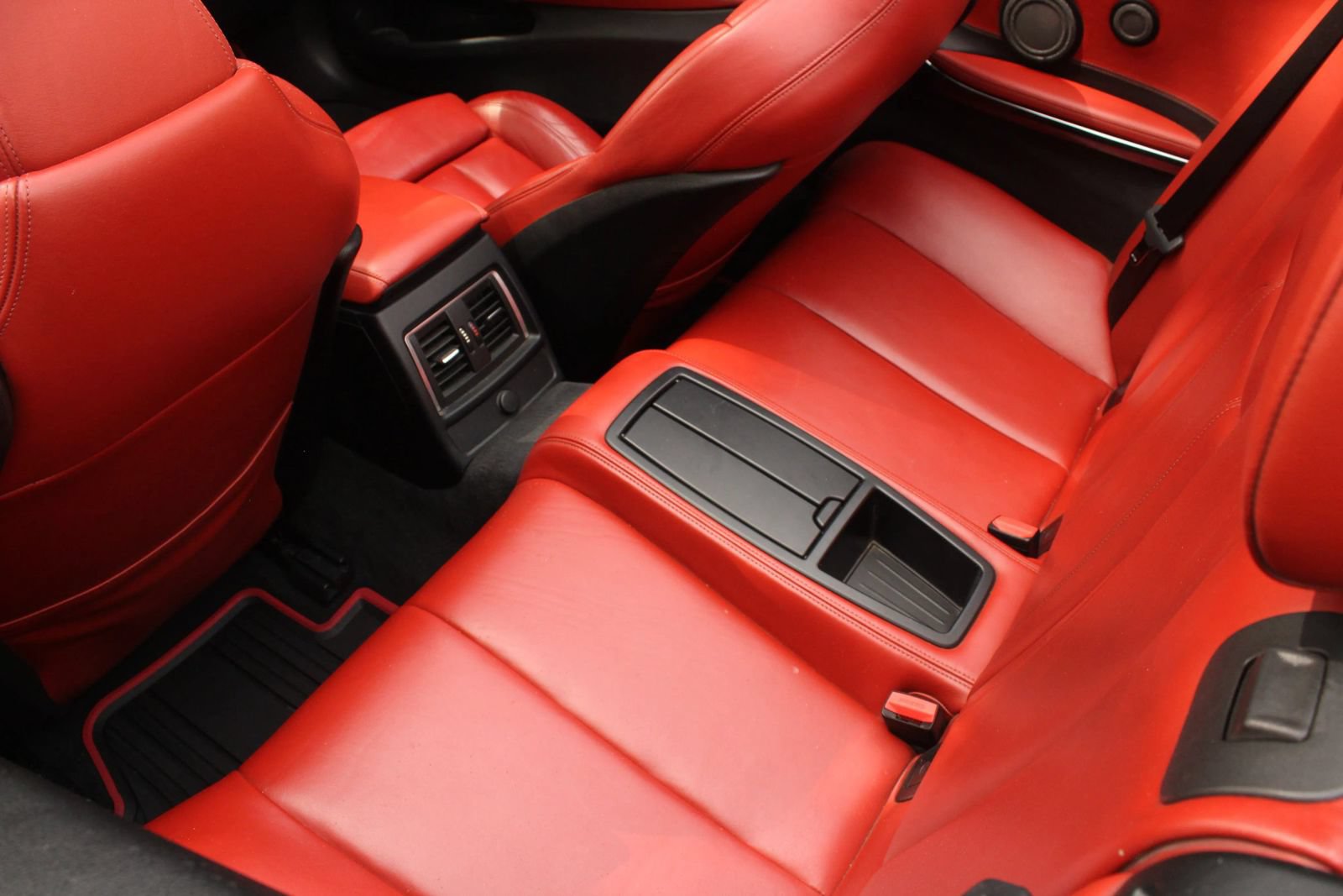 Used 2018 BMW M4 Convertible RWD image 19