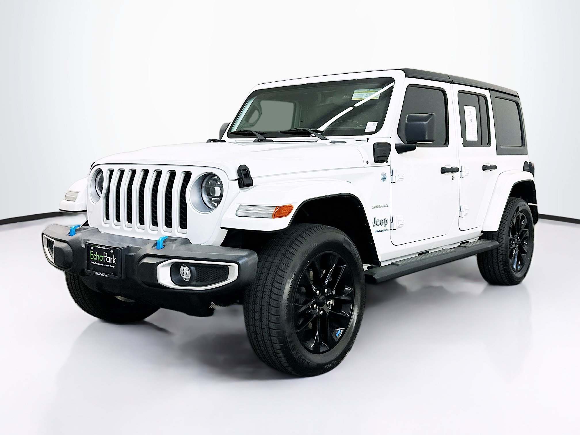 Used 2023 Jeep Wrangler Unlimited Sahara w/ Cold Weather Group AWD/4WD image 3