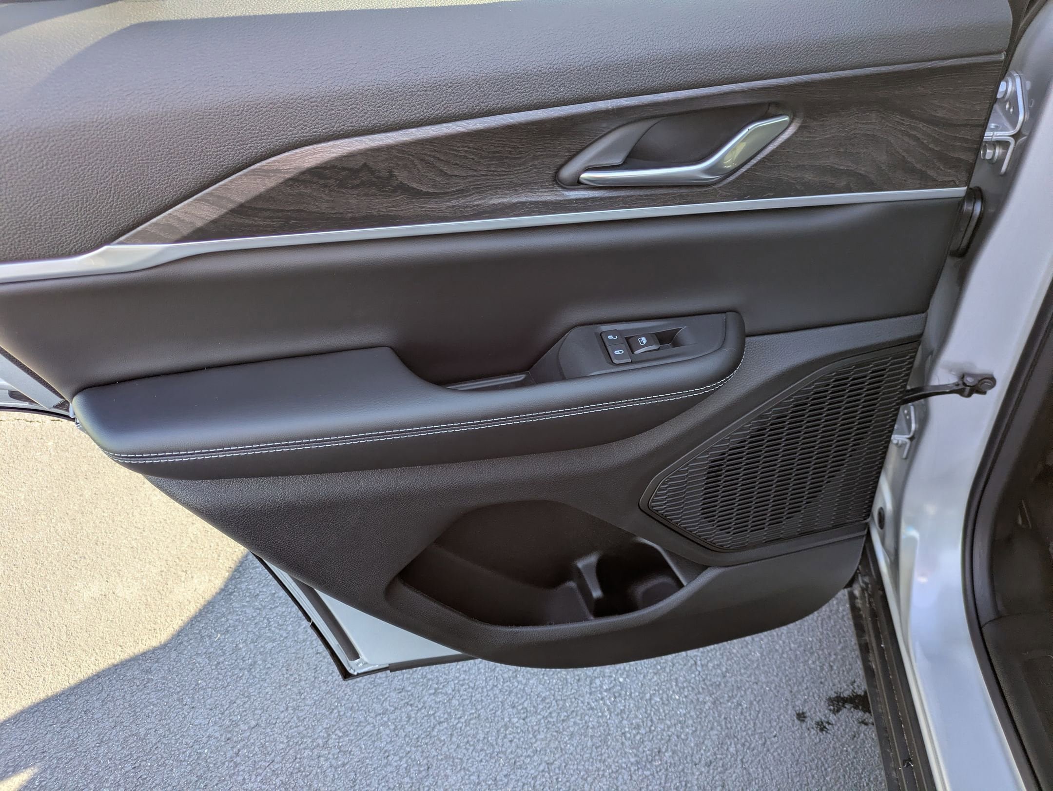 New 2026 Jeep Grand Cherokee Altitude AWD/4WD image 23