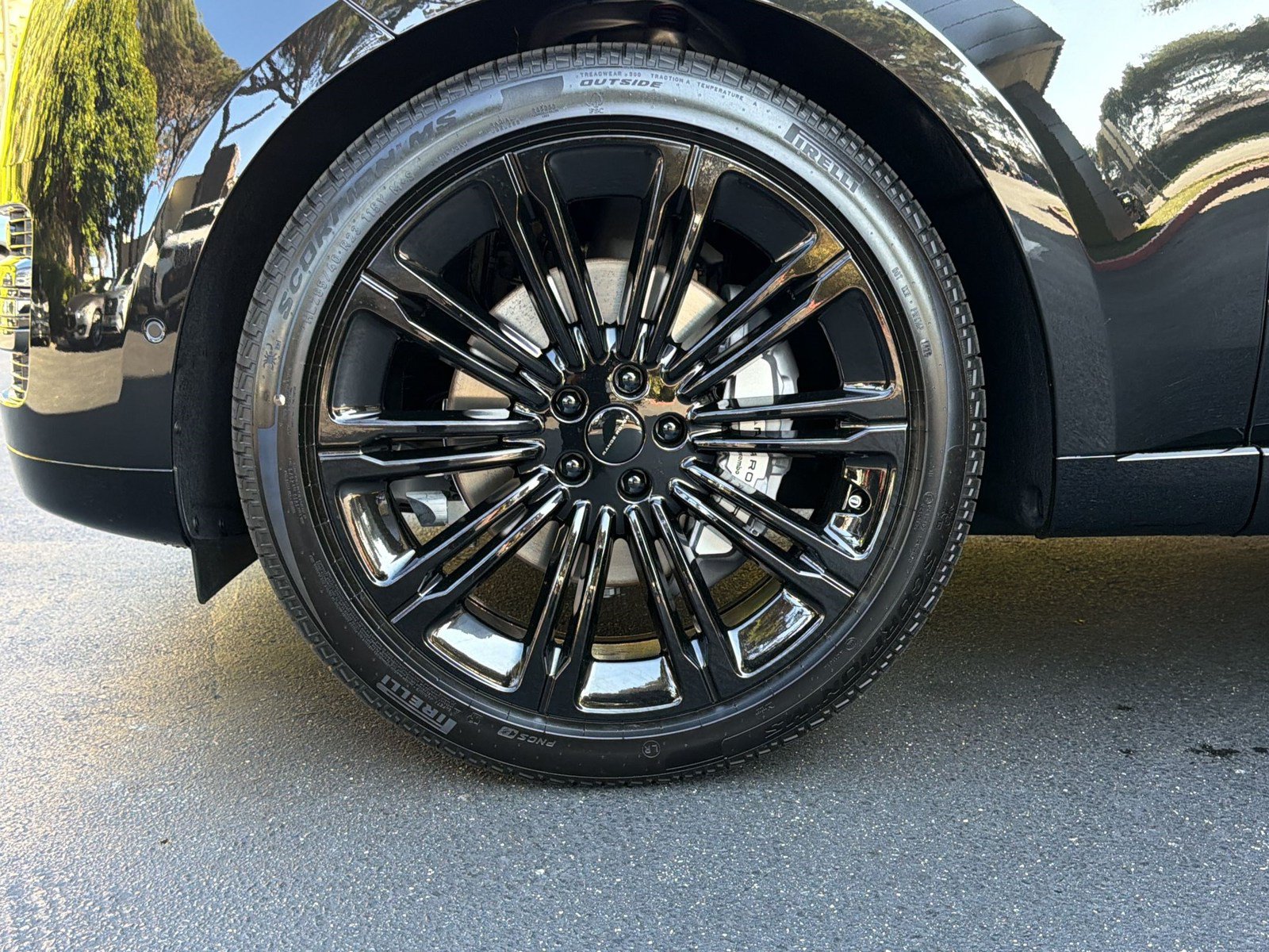 New 2026 Land Rover Range Rover Long Wheelbase SE AWD/4WD image 13