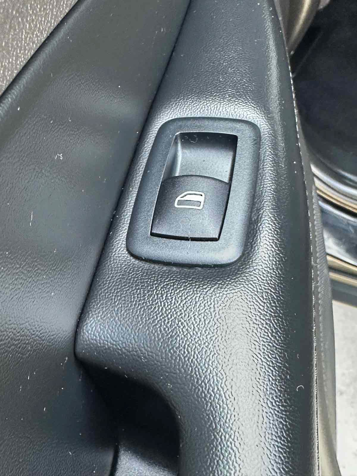 Used 2019 Jeep Grand Cherokee Laredo RWD image 40