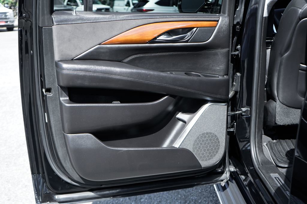 Used 2018 Cadillac Escalade ESV Premium Luxury image 37