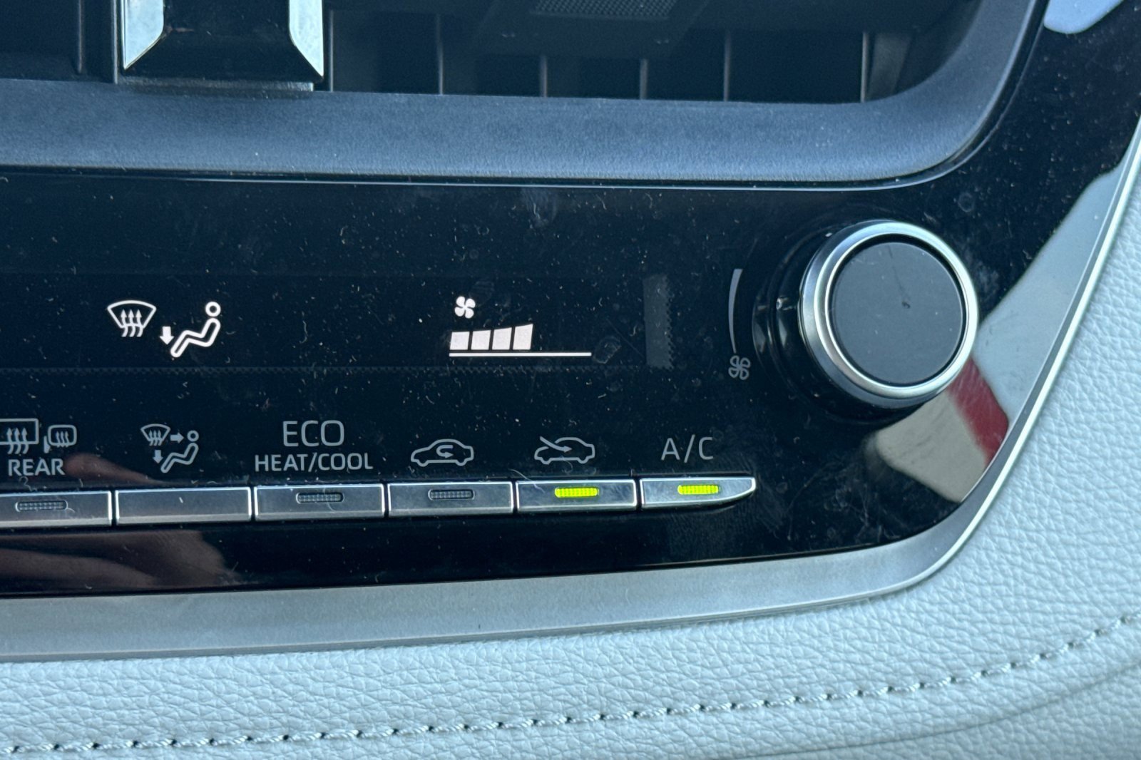 Used 2025 Toyota Corolla SE image 29