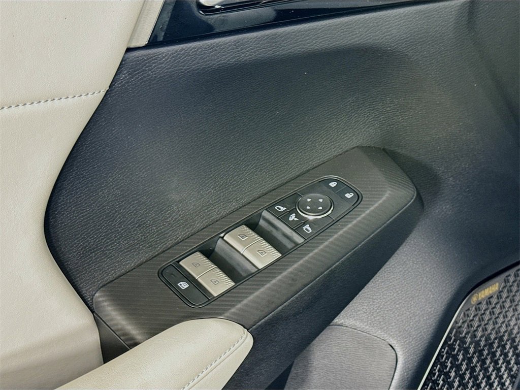 New 2025 Mitsubishi Outlander SE image 18