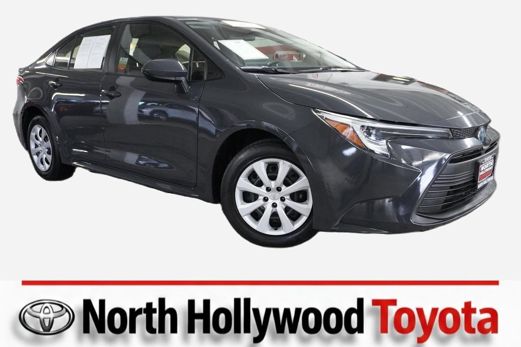 Used 2023 Toyota Corolla LE image 2