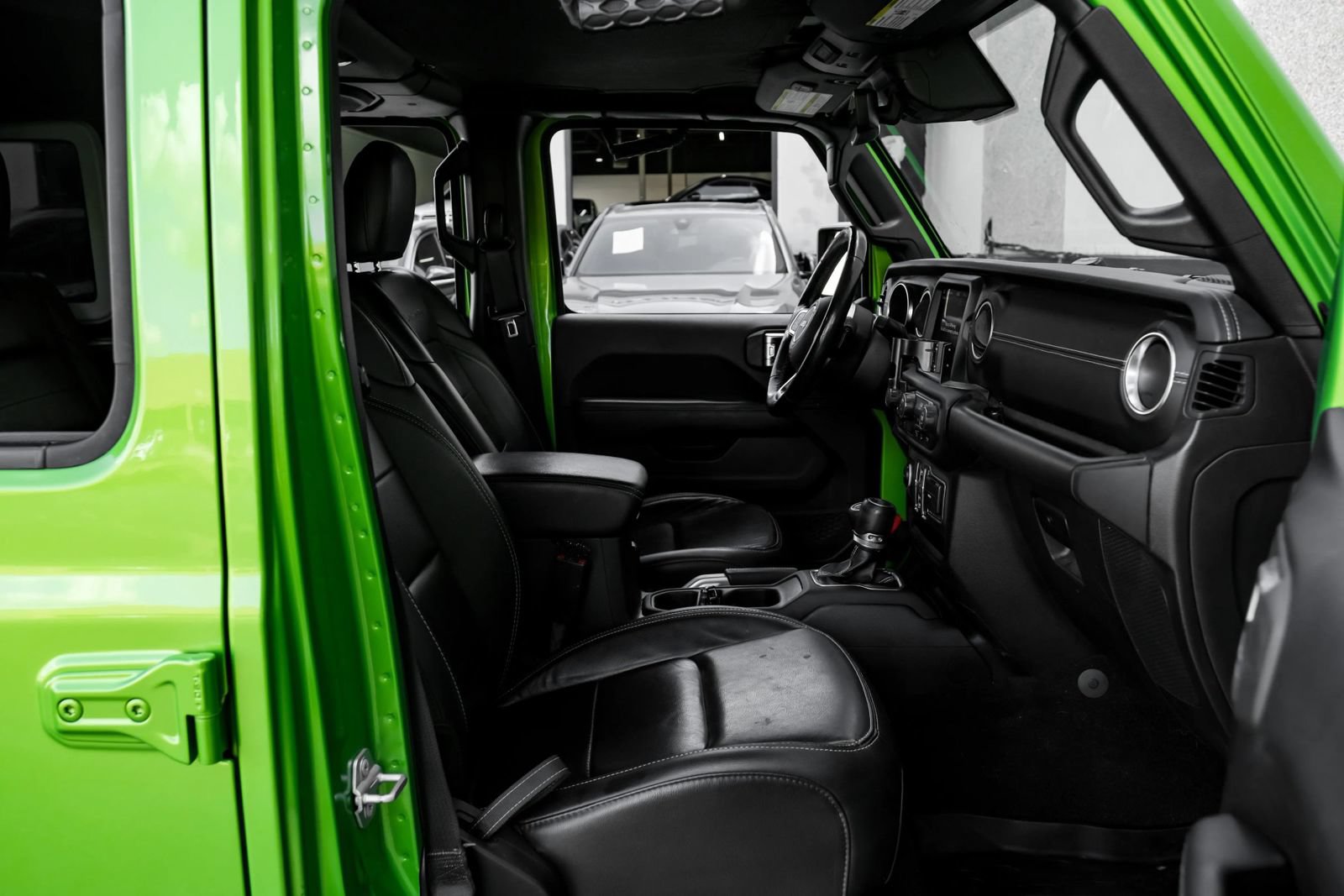 Used 2019 Jeep Wrangler Unlimited Sahara AWD/4WD image 33