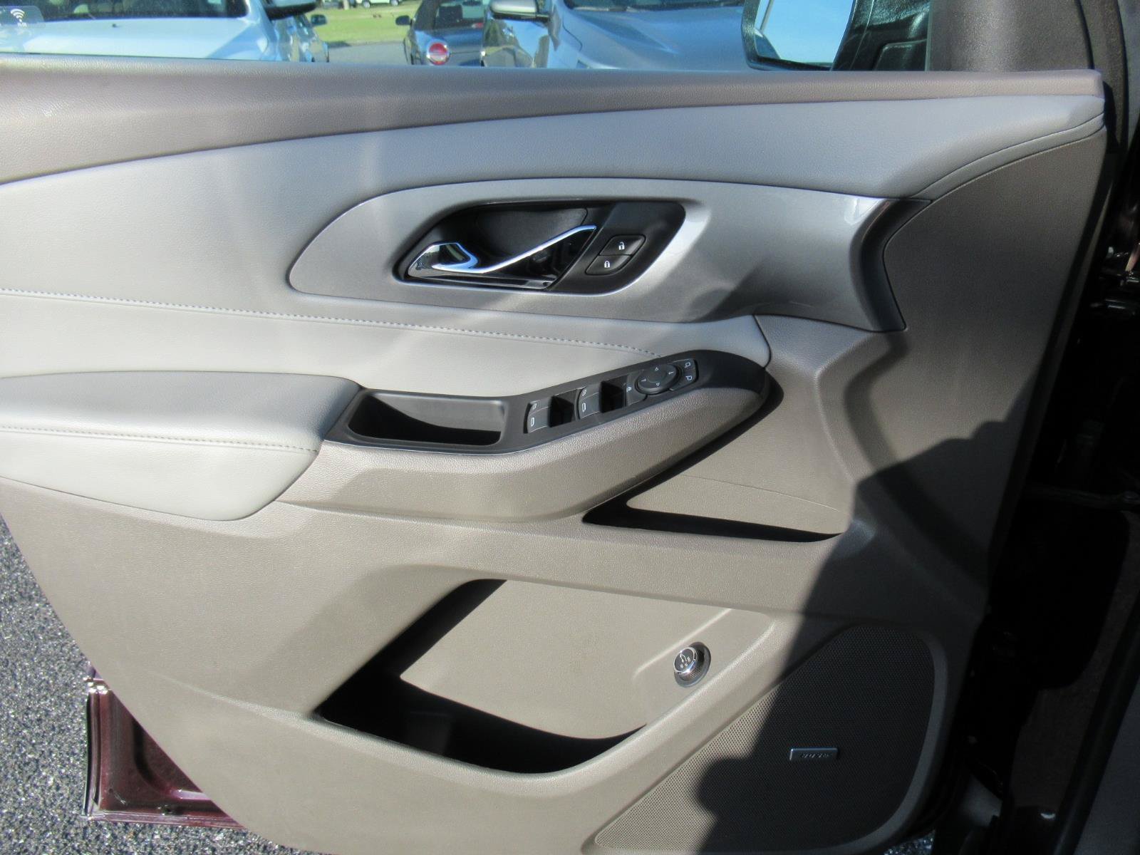 Used 2021 Chevrolet Traverse LT w/ LT Premium Package AWD/4WD image 20