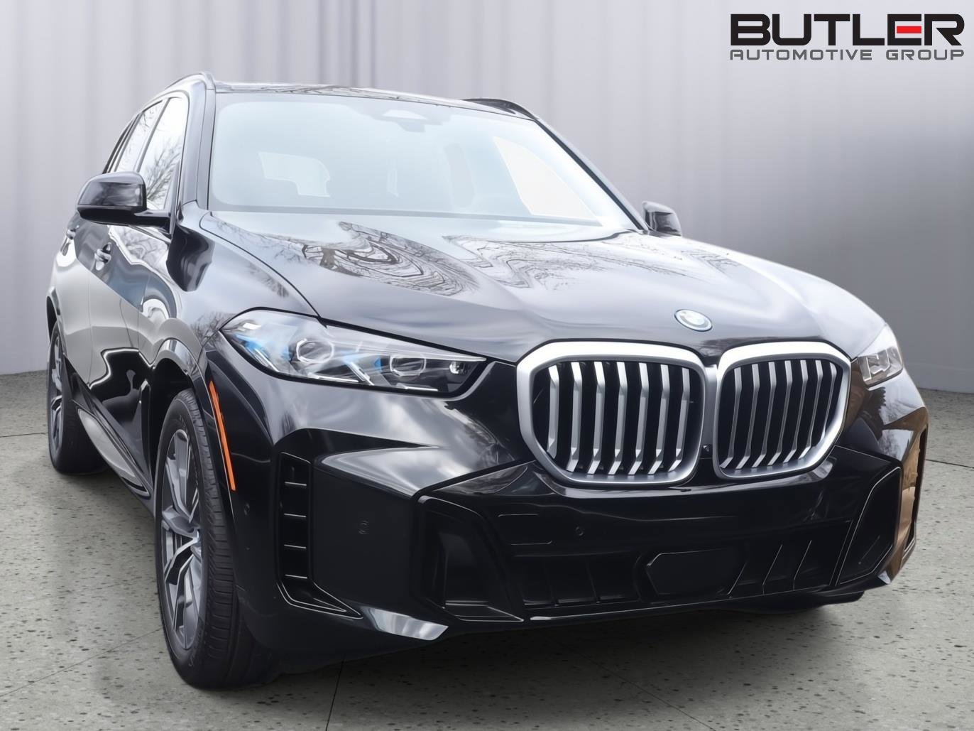 New 2026 BMW X5 xDrive50e w/ M Sport Package AWD/4WD image 2