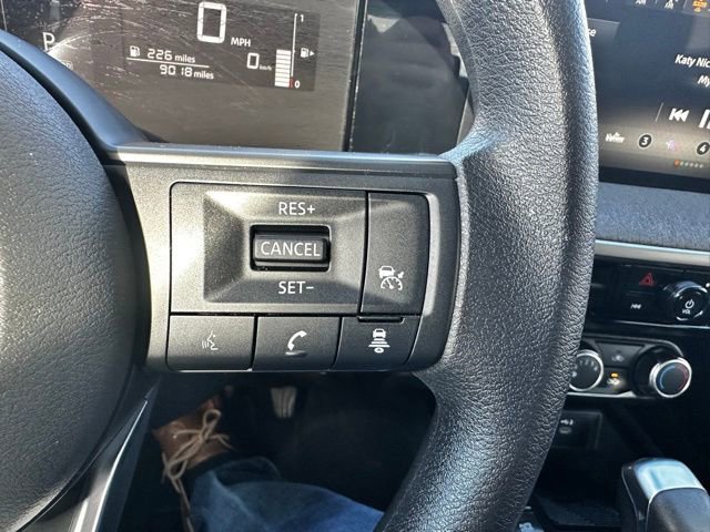 Used 2025 Nissan Kicks SV FWD image 31