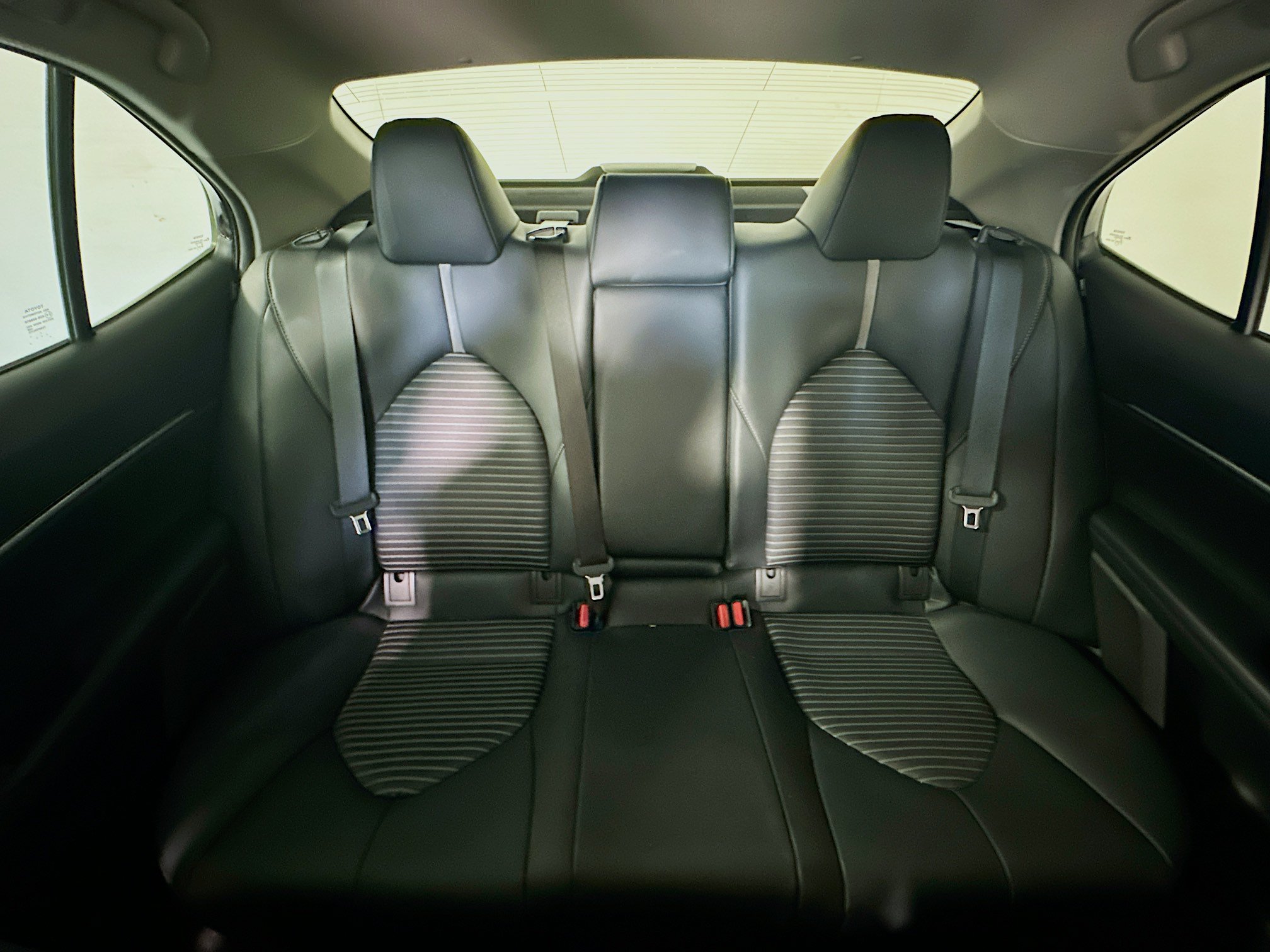 Used 2020 Toyota Camry SE FWD image 29