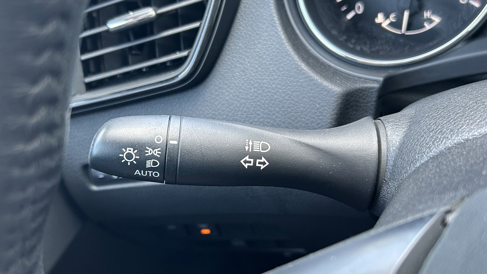 Used 2017 Nissan Rogue SV image 25