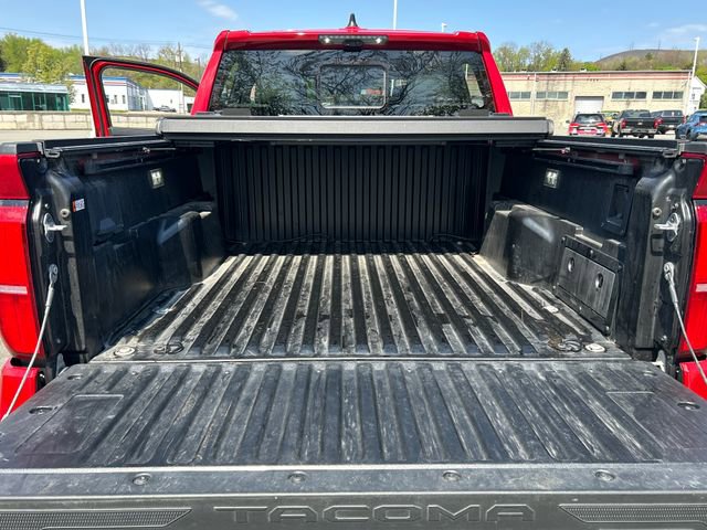 Used 2025 Toyota Tacoma Limited AWD/4WD image 24