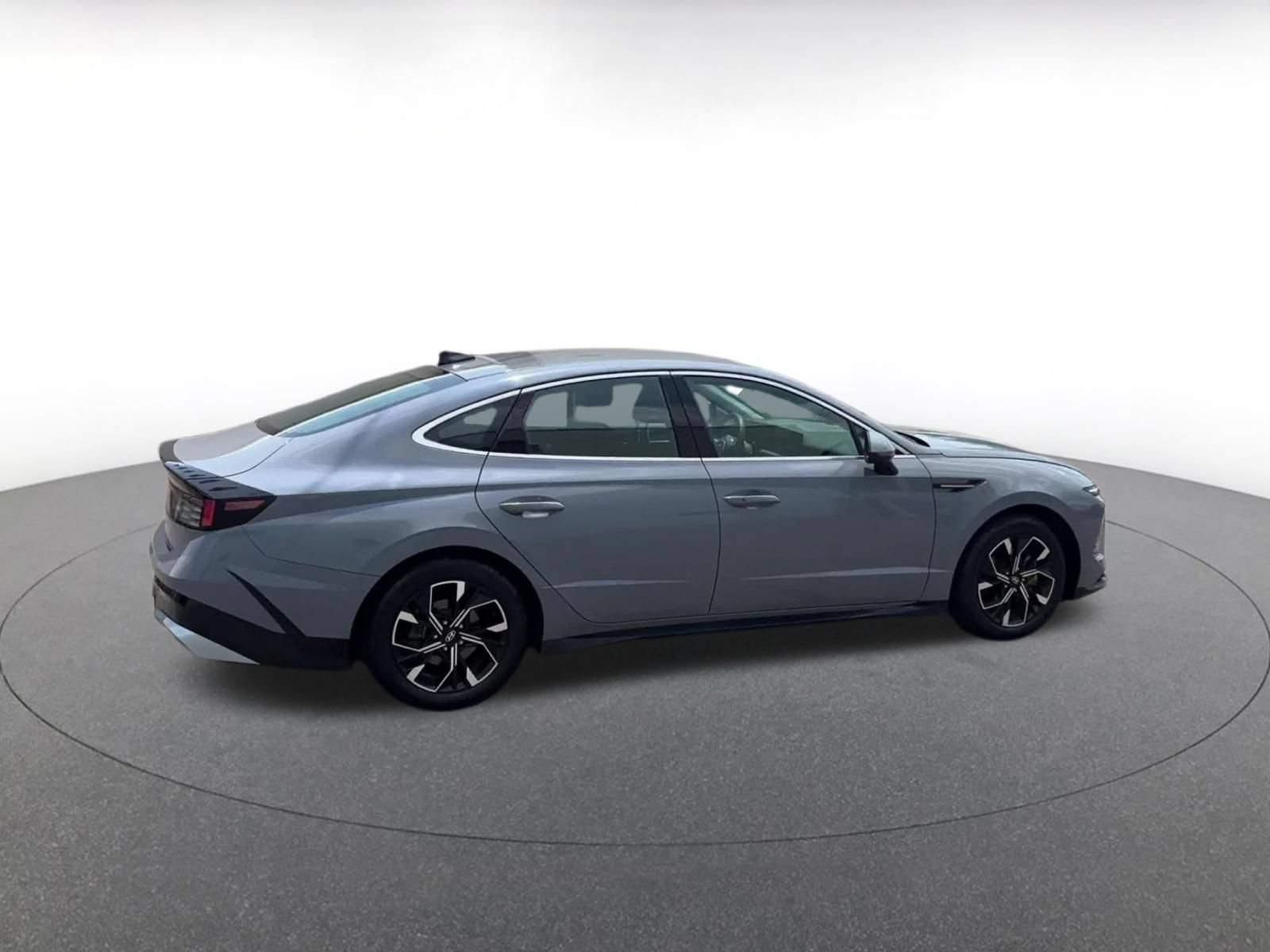 Used 2025 Hyundai Sonata SEL FWD image 12