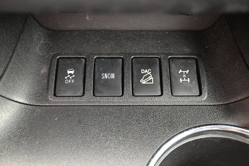 Used 2017 Toyota Highlander SE AWD/4WD image 25