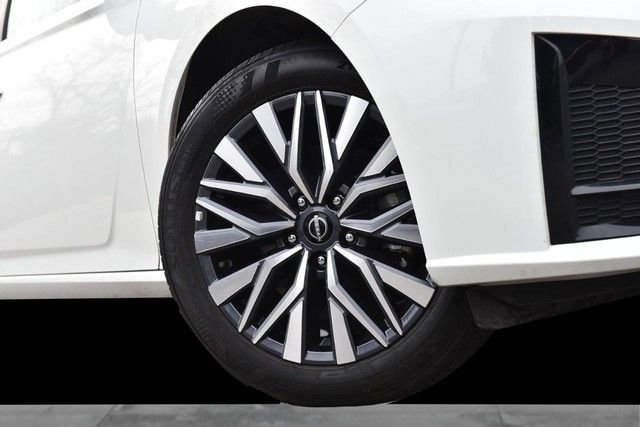 Certified 2025 Nissan Altima 2.5 SV image 3