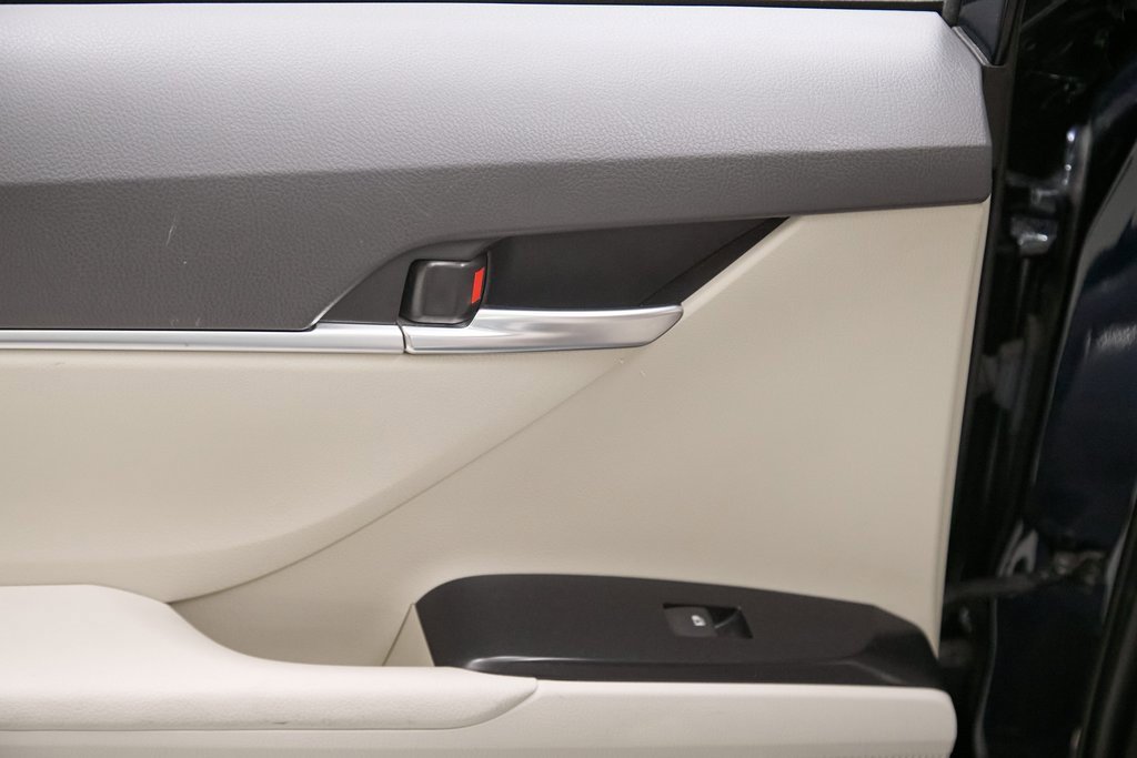 Used 2018 Toyota Camry LE image 21