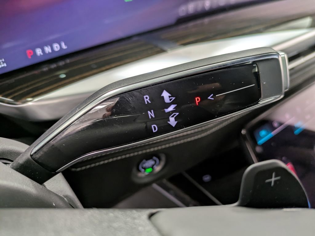 Used 2025 Cadillac Escalade Premium Luxury image 18