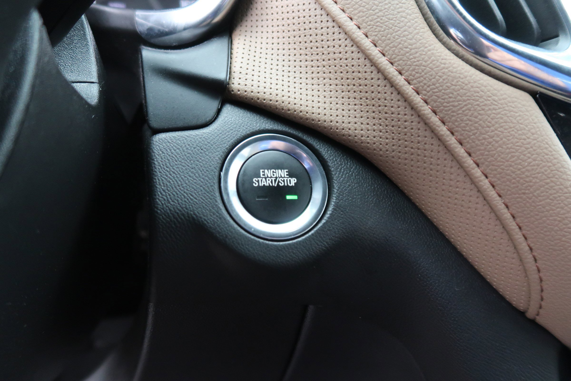 Used 2023 Chevrolet Equinox Premier image 34