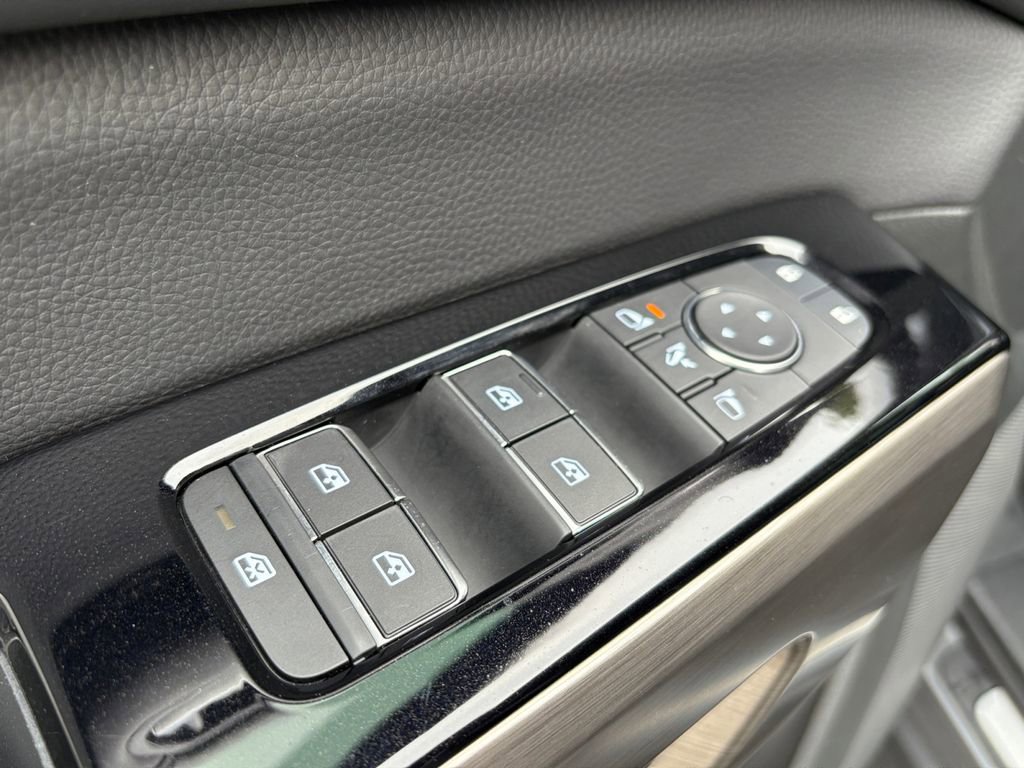 Used 2025 Nissan Pathfinder Platinum FWD image 16