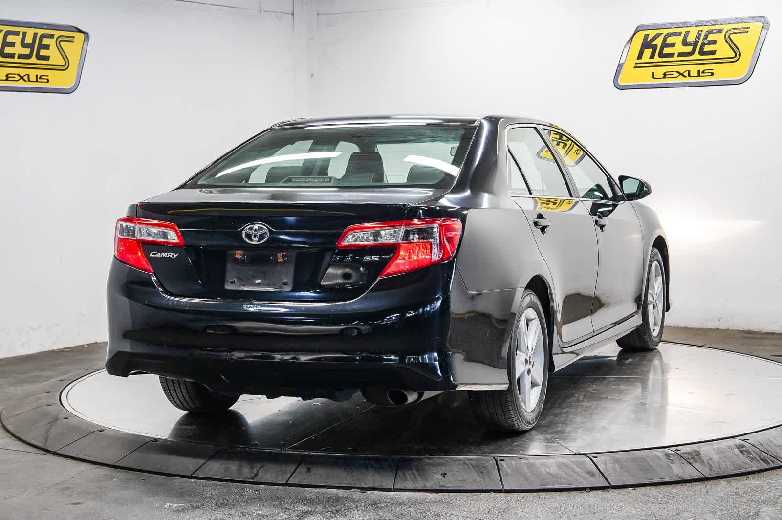 Used 2012 Toyota Camry SE FWD image 4