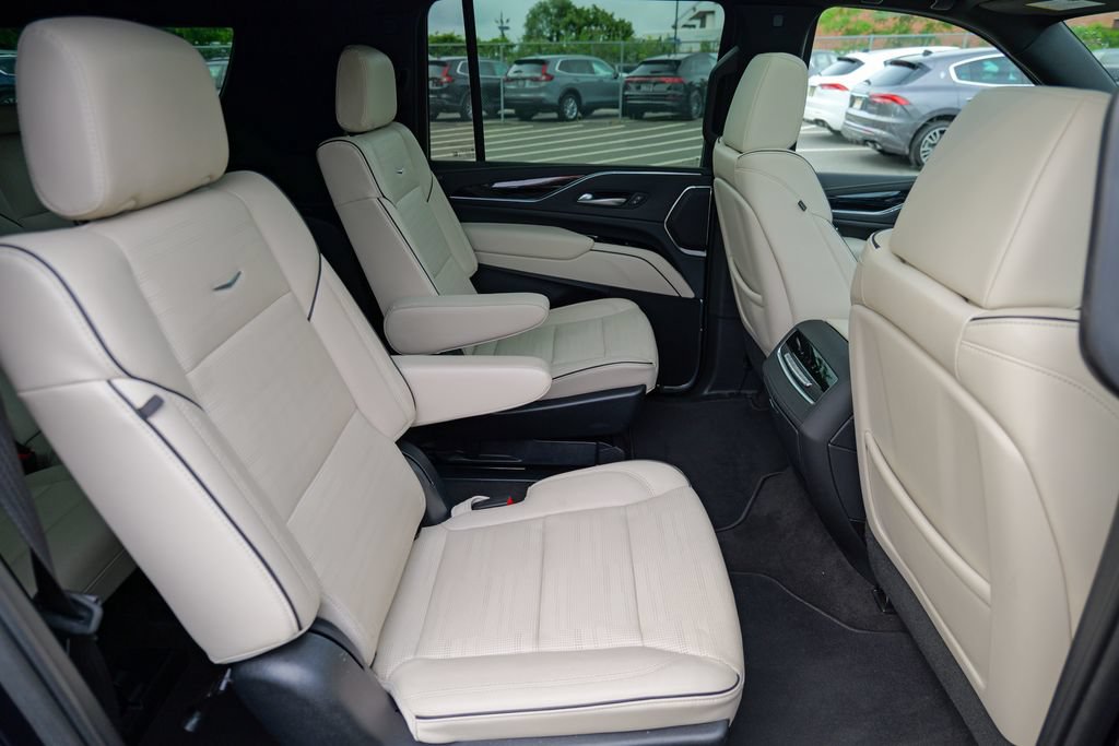 Used 2023 Cadillac Escalade ESV Sport w/ Touring Package AWD/4WD image 33