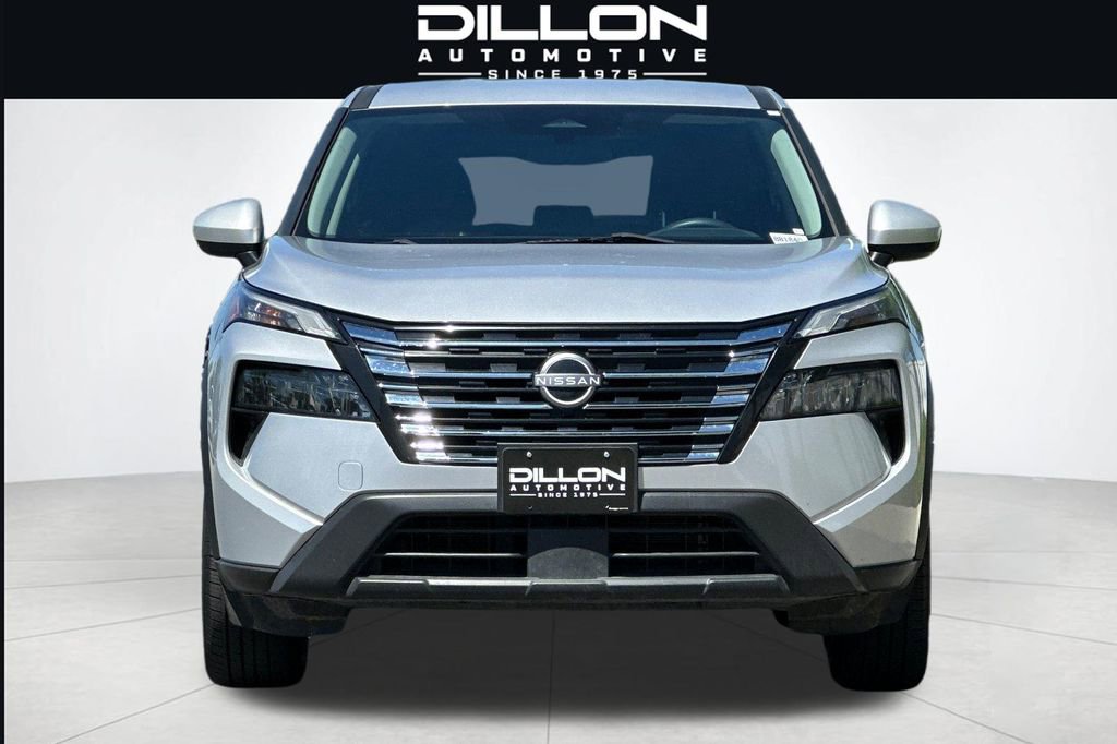 Used 2024 Nissan Rogue SV AWD/4WD image 9