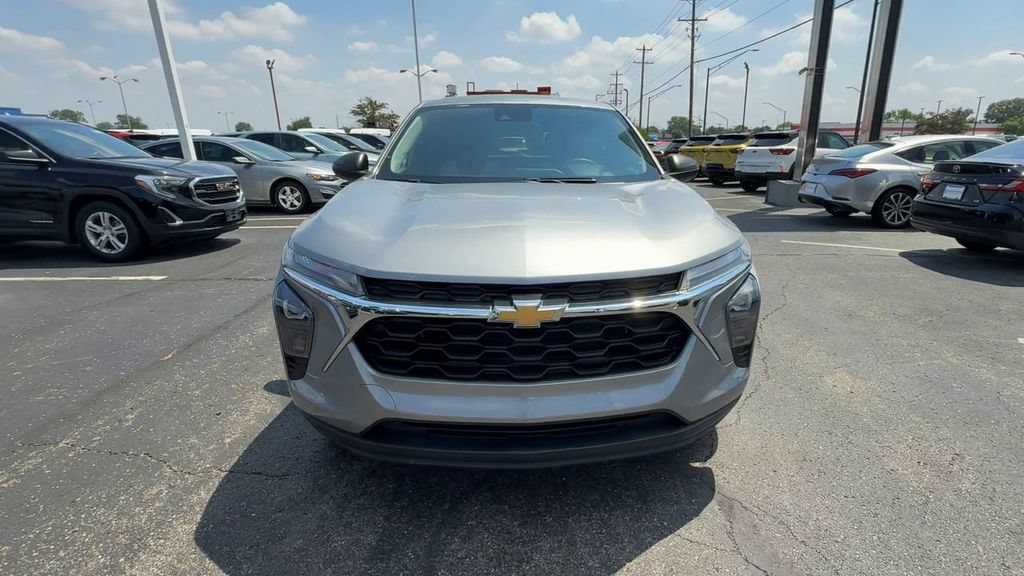 Used 2024 Chevrolet Trax LS w/ Driver Confidence Package FWD image 3