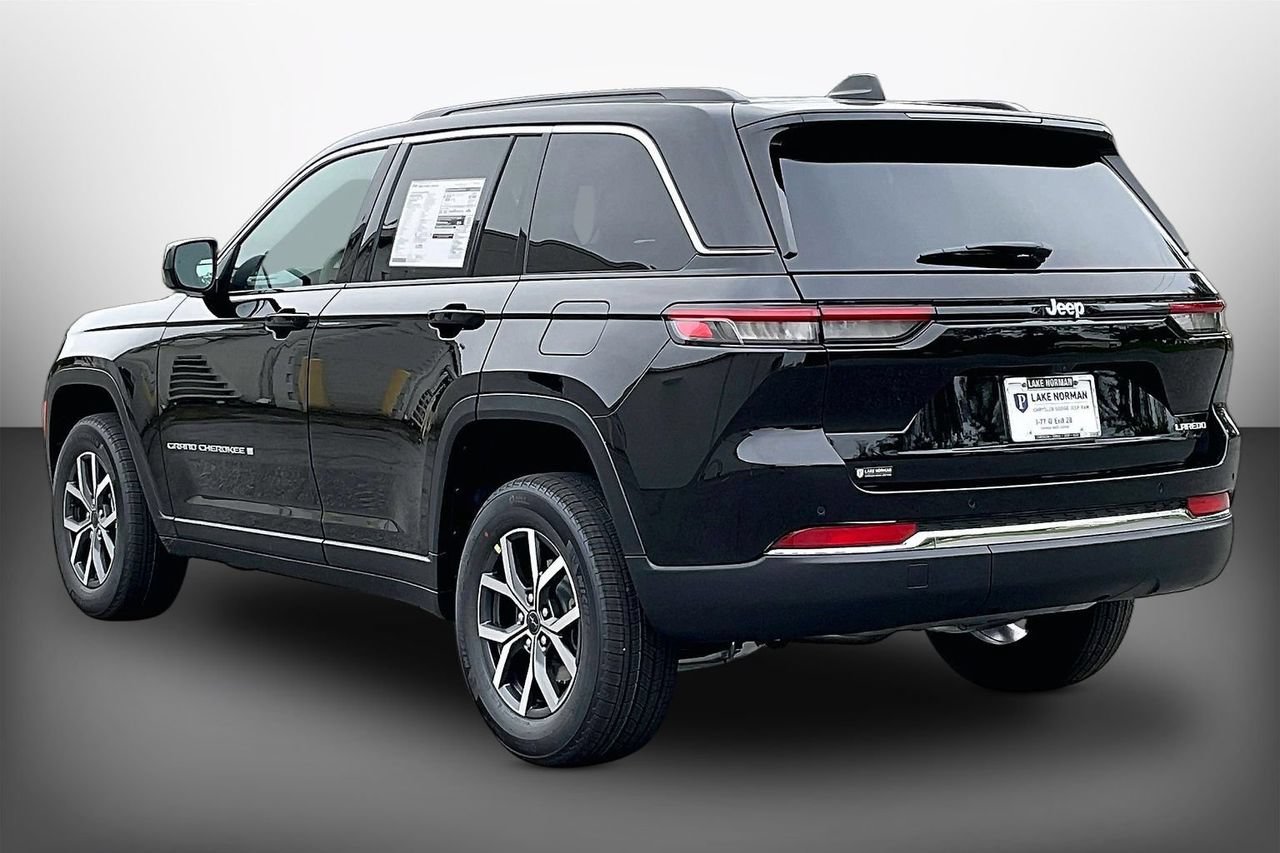 New 2027 Jeep Grand Cherokee Laredo RWD image 6
