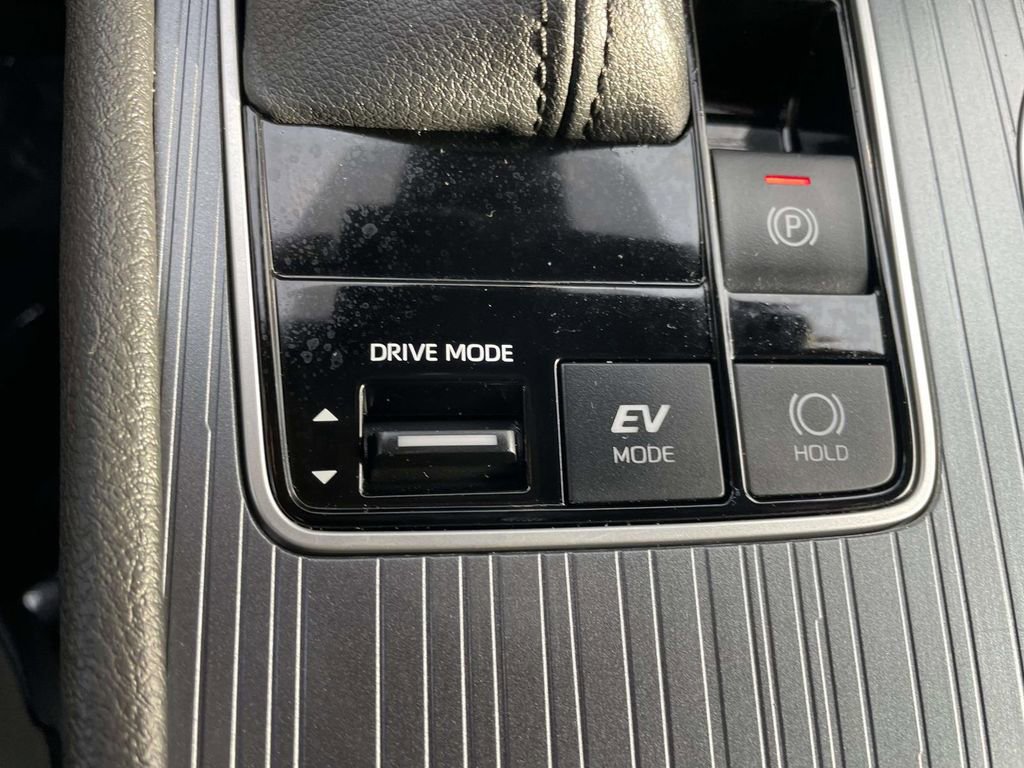 Used 2025 Toyota Sienna XLE image 42