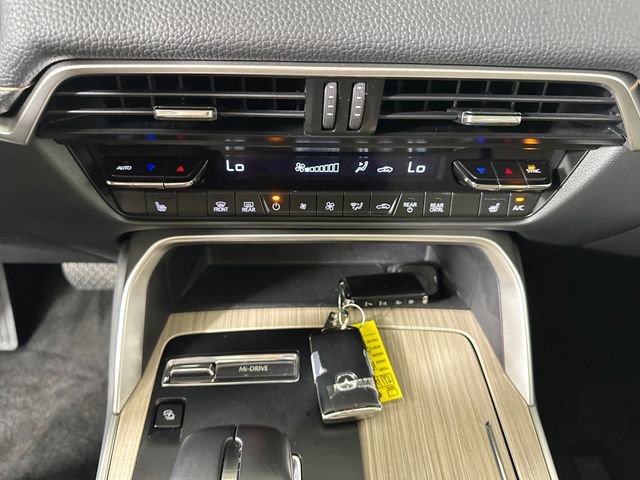 Used 2024 MAZDA CX-90 Plug-In Hybrid w/ Preferred image 23