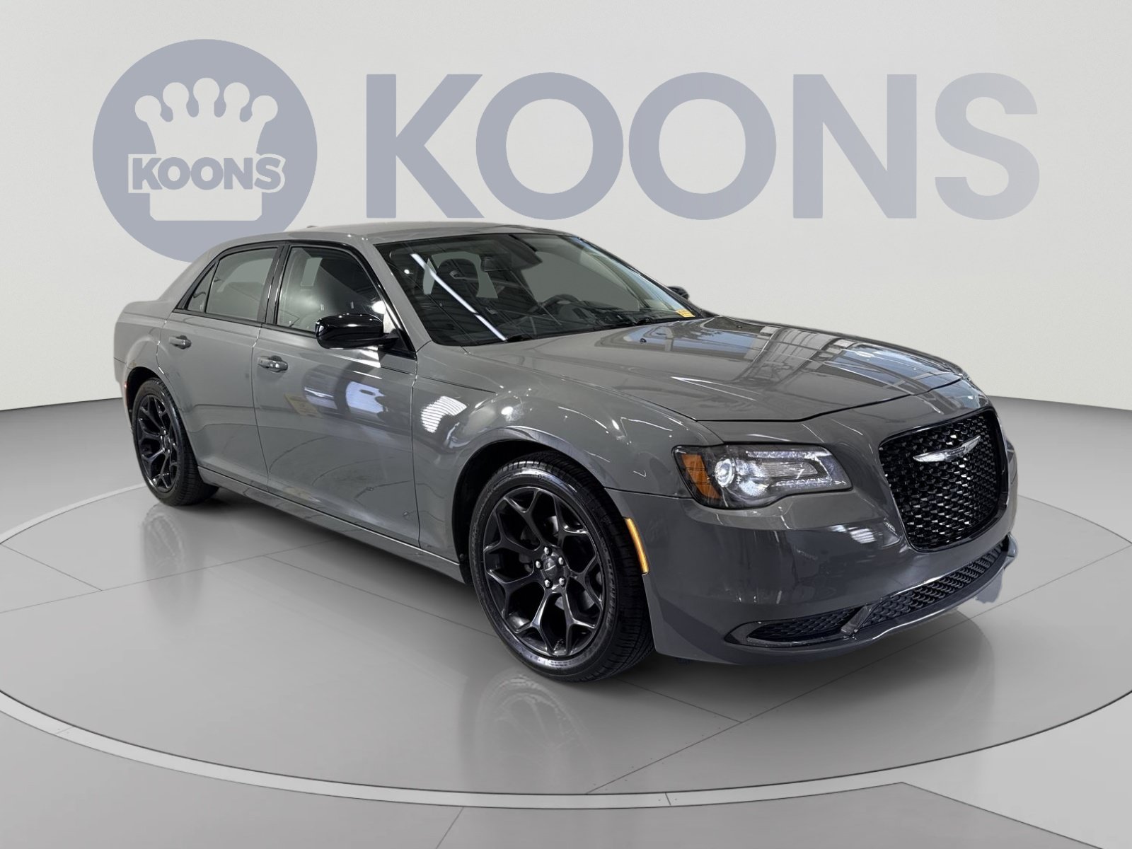 Used 2019 Chrysler 300 Touring w/ Sport Appearance Package RWD image 2
