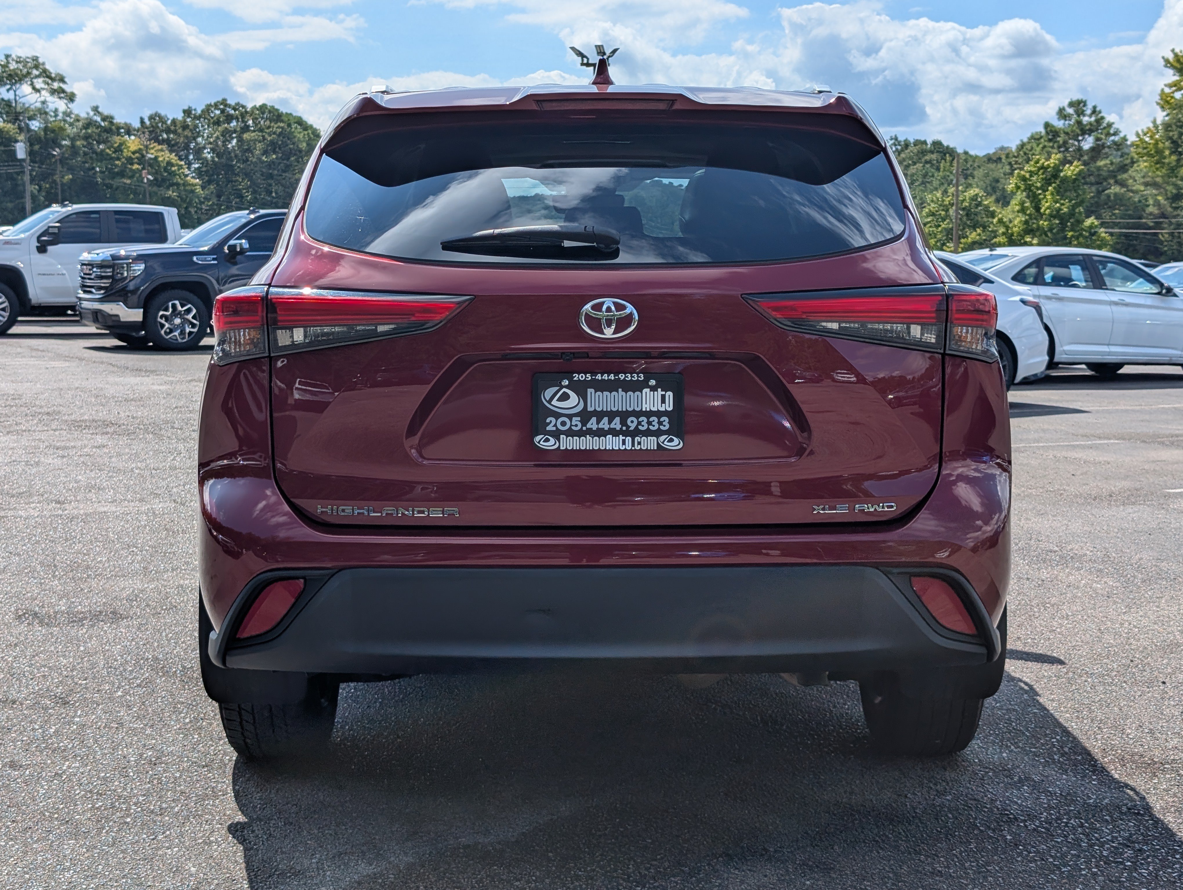 Used 2022 Toyota Highlander XLE AWD/4WD image 8