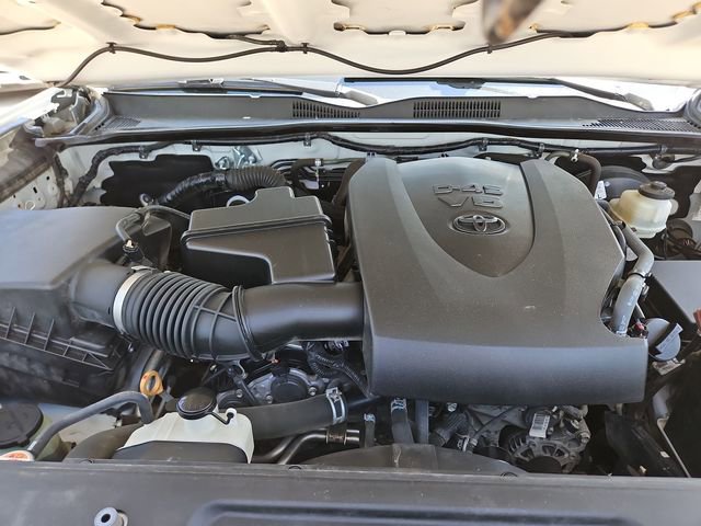Used 2018 Toyota Tacoma SR5 AWD/4WD image 25