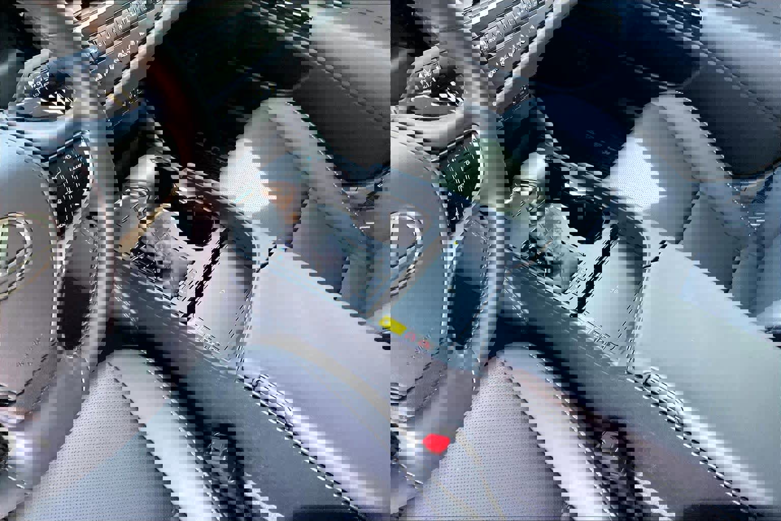 Used 2025 Lexus ES 300h w/ Premium Package image 15